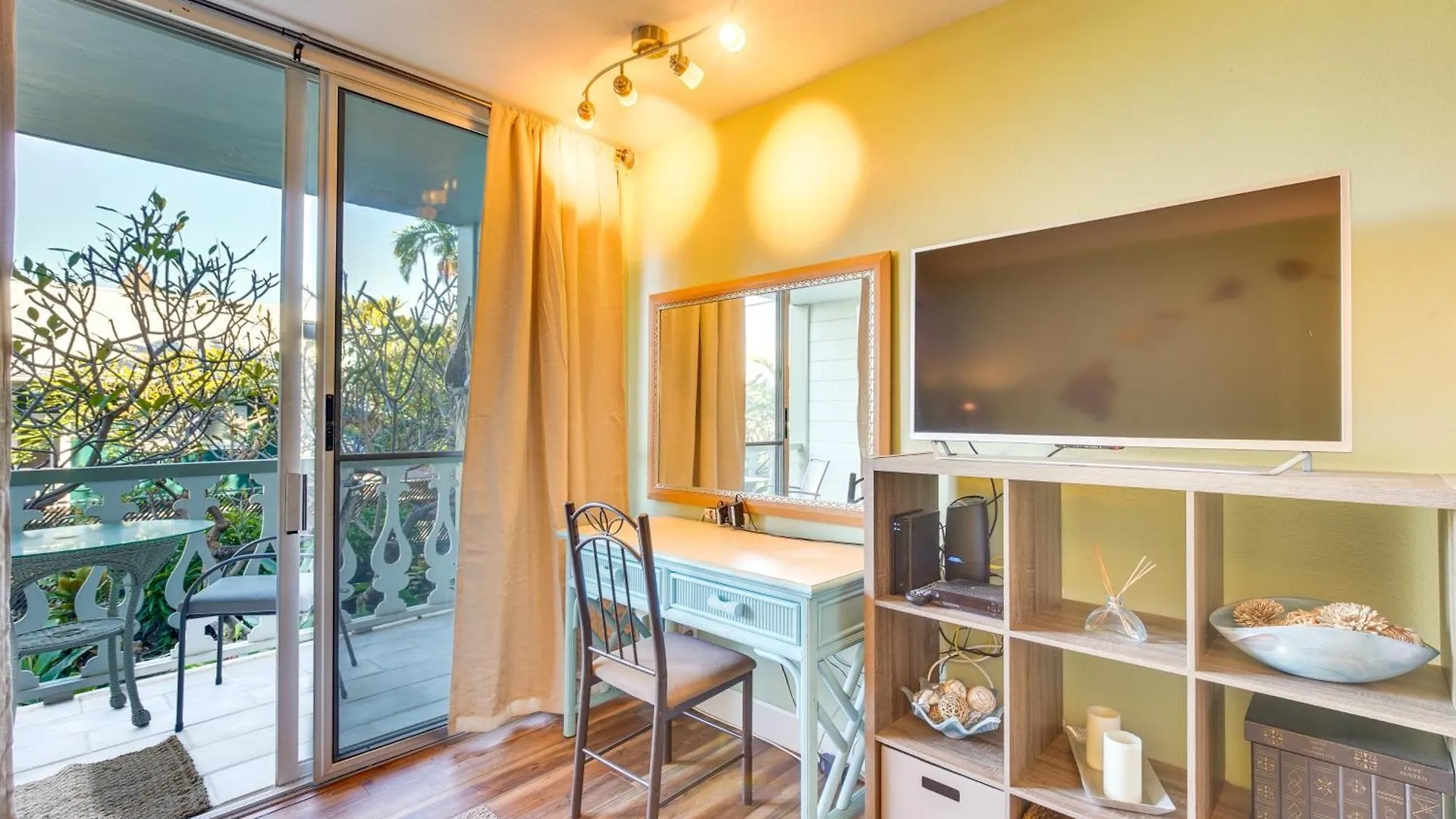 Downtown Kailua-Kona Escape Steps To Ocean! Apartment United States