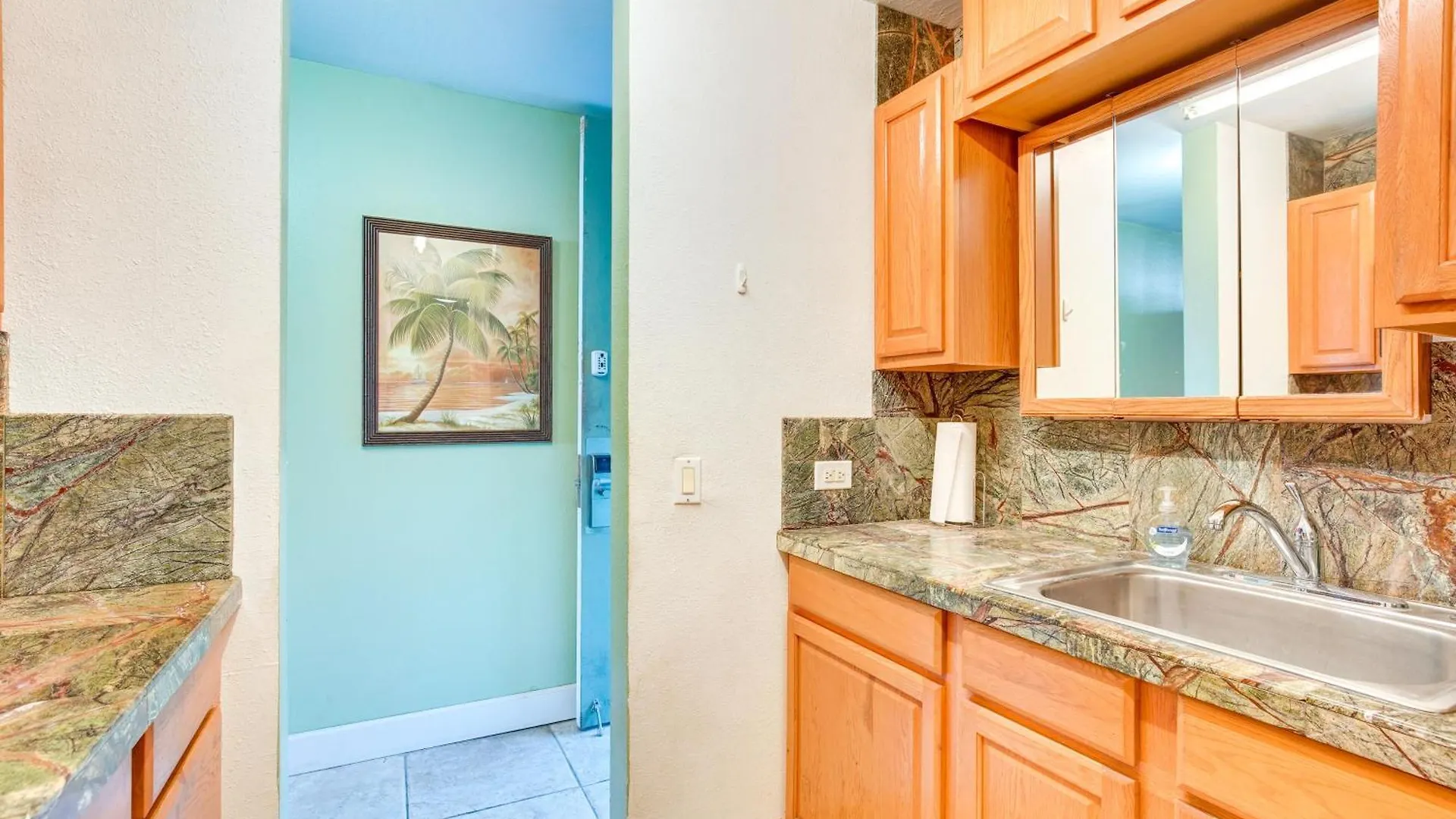 Downtown Kailua-Kona Escape Steps To Ocean! Apartment