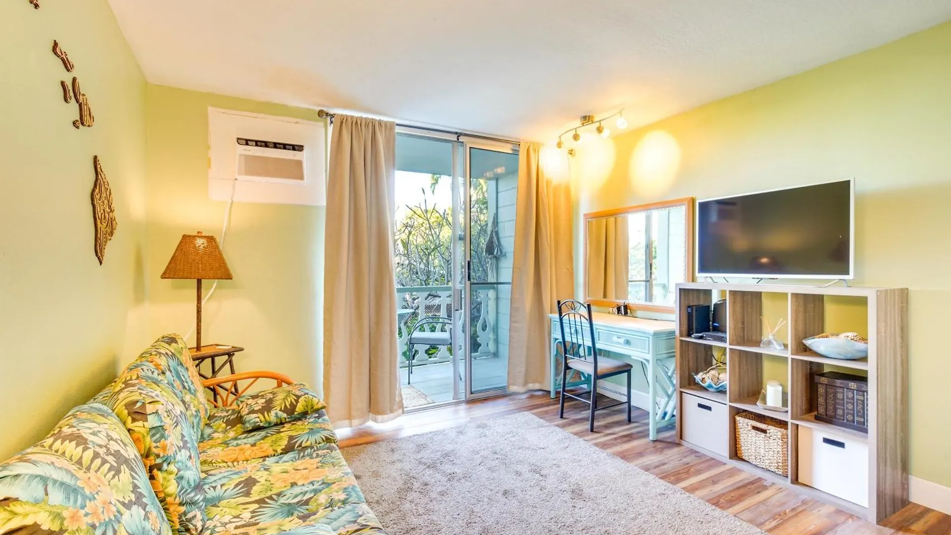 Downtown Kailua-Kona Escape Steps To Ocean! location